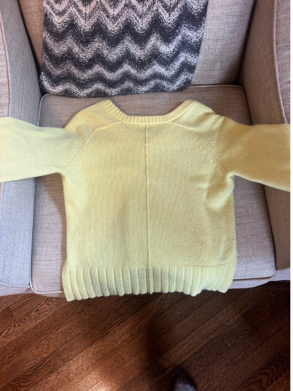 Autumn Cashmere 100% Cashmere V-Neck Ribbed Sweater Yellow XS - Picture 3 of 11